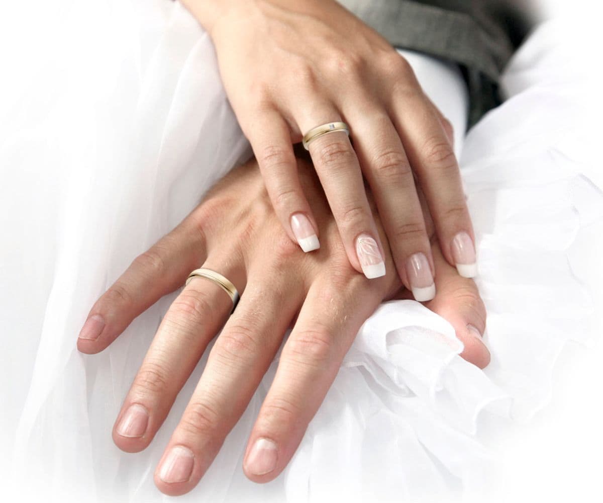 Juwelier Knappe Trauringe in Spannringoptik Gelbgold mit Brillant