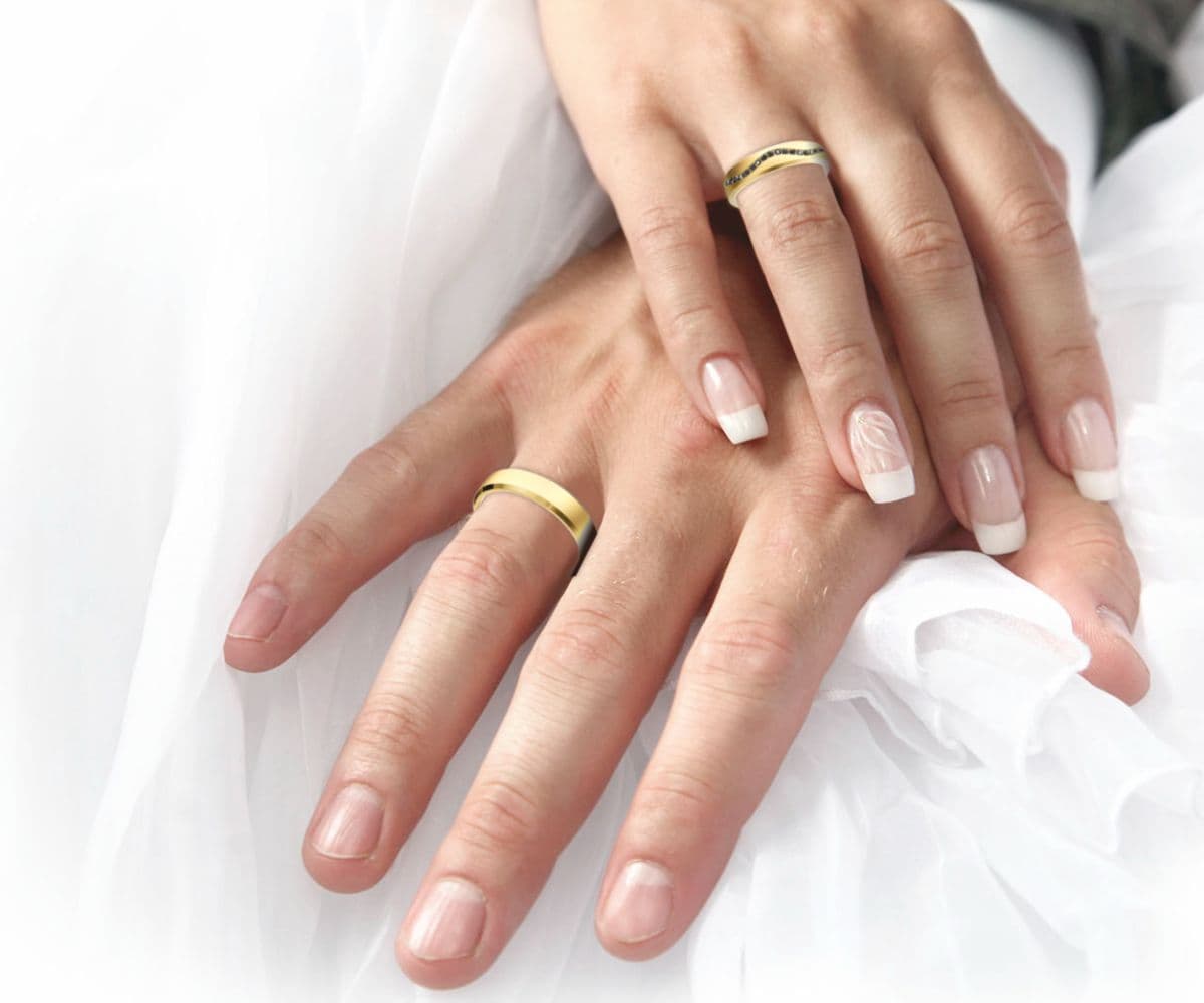 Juwelier Knappe klassischer Ring mit schwarzen Diamanten modern interpretiert