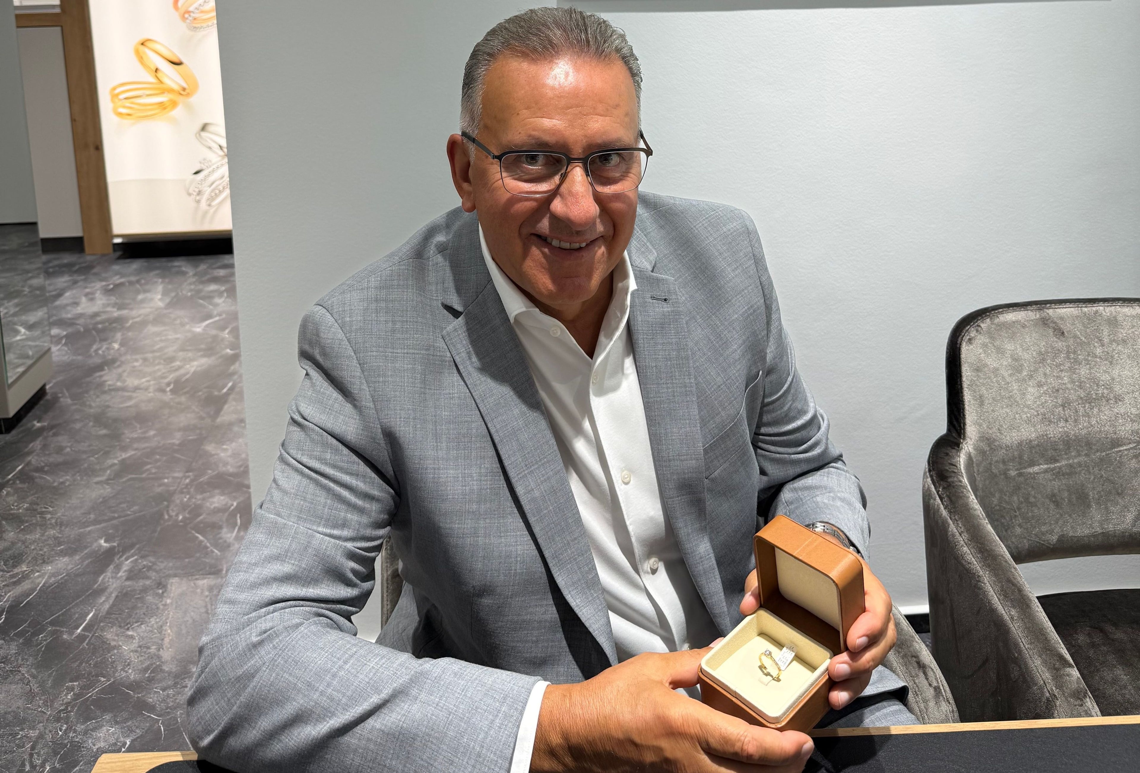 Juwelier Jacob Juwelen mit Ring Etui
